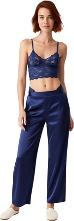 Kadın Dantel Detaylı Saten Pijama Takımı Fonksiyonel Dayanıklı Kaliteli Konforlu Estetik Şık