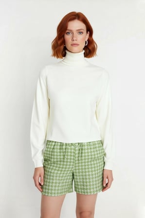 Kadın Basic Oversize Balıkçı Yaka Triko Kazak Standart Kol Rahatlığıyla Kış Sezonu Vazgeçilmezi