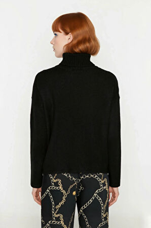 Kadın Şık Regular Kesim Akrilik Triko Kazak Choker Yaka Tül Detayıyla Gündüzden Geceye Zarafet