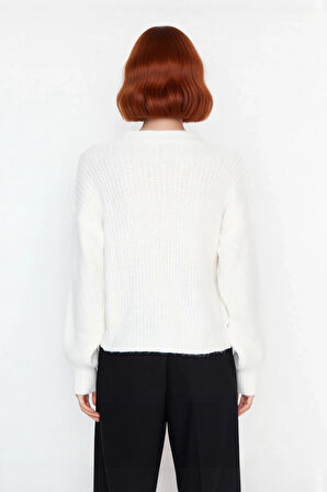 Kadın Kışlık Triko Kazak Regular Kalıp V Yaka Saç Örgü Düşük Kol Crop Fiyonk Detaylı Tasarım