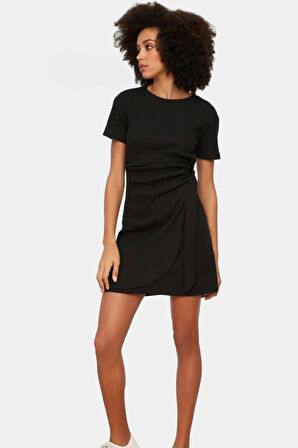 Bağlama Detaylı Örme Mini Elbise Konforlu ve Şık Bir Stil Trend Tasarım Zarifane