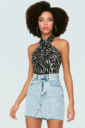 Young Koleksiyon Örme Bluz Boyundan Bağlamalı Crop Zebra Desen Polyester Elastan