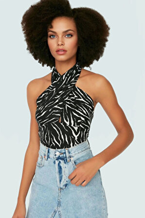 Young Koleksiyon Örme Bluz Boyundan Bağlamalı Crop Zebra Desen Polyester Elastan