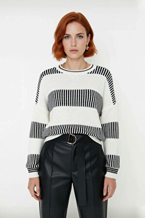 Kadın Basic Siluet Uzun Kollu Oversize Kesim Renk Bloklu Pike Dokuma Triko Kazak Kış Kombinlerinin