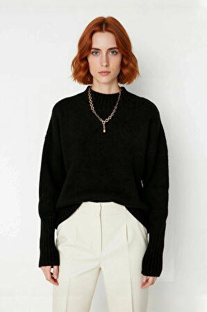 Kadın Basic Düz Desen Oversize Kesim Dik Yaka Triko Kazak Reglan Kol Kış Aylarının Konforlu Şıklığı