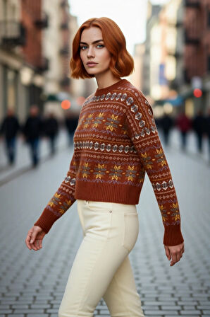 Kadın Oversize Bisiklet Yaka Etnik Desen Triko Kazak Düşük Kol Detayıyla Şık Kış Kombinleri