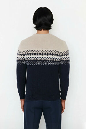 Erkek Fitted Bisiklet Yaka Etnik Desenli Triko Kazak Soğuk Havalar İçin Şık ve Konforlu Bir Tercih