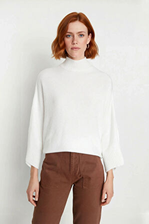 Kadın Oversize Dik Yaka Kışlık Triko Kazak Düz Düşük Kol Modern ve Şık Günlük Kombinler İçin