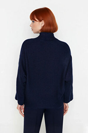 Kadın Oversize Dik Yaka Kışlık Triko Kazak Düz Düşük Kol Modern ve Şık Günlük Kombinler İçin