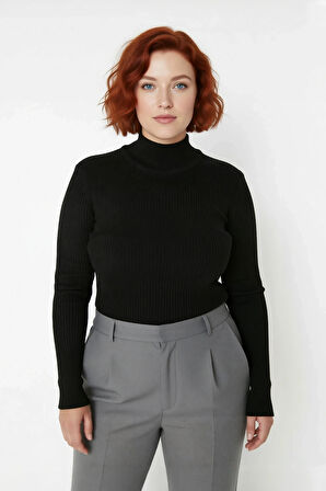 Kadın İnce Akrilik Triko Kazak Fitted Kalıp Dik Yaka Tasarımı İle Şık Günlük Kombinler İçin