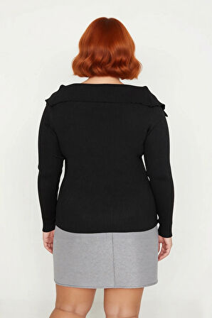 Şık Kadın Siyah Kayık Yaka Bodycone Fitilli Triko Bluz İnce Yapısıyla Soğuklara Meydan Okuyor