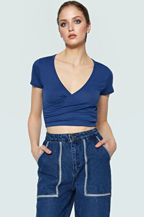 Rahat ve Şık Viskoz Bluz Kruvaze Crop V Yaka Fitted Modern Stil Konforlu Kesim