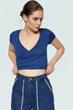 Rahat ve Şık Viskoz Bluz Kruvaze Crop V Yaka Fitted Modern Stil Konforlu Kesim