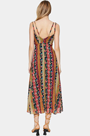 Şık ve Rahat Yazlık Maxi Elbise A Line Kolsuz Etnik Desenler Seçkin Malzeme Premium Kalite