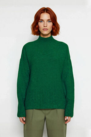 Kadın Basic Düz Desen Oversize Kesim Dik Yaka Triko Kazak Reglan Kol Kış Aylarının Konforlu Şıklığı