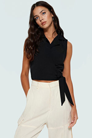 Bağlamalı Crop Bluz Dokuma Kumaştan Şık ve Rahat Bir Seçim Özel Tasarım Modern Stil