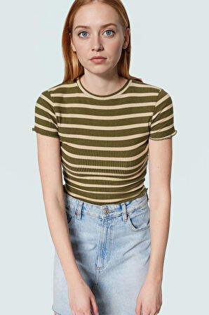 Viskoz Polyester Karışımlı Çizgili Crop Bluz Fitted Kalıp Kısa Kol Rahat Kullanım