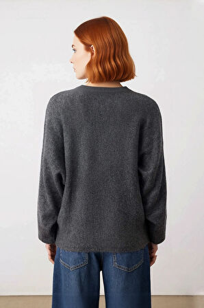 Kadın Oversize Dik Yaka Kışlık Triko Kazak Düz Düşük Kol Modern ve Şık Günlük Kombinler İçin