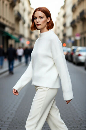 Kadınlara Özel Oversize Kesim Dik Yaka Triko Kazak Günlük Şıklıkta Kışlık Rahatlık Sunuyor