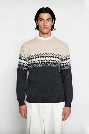 Erkek Fitted Bisiklet Yaka Etnik Desenli Triko Kazak Soğuk Havalar İçin Şık ve Konforlu Bir Tercih