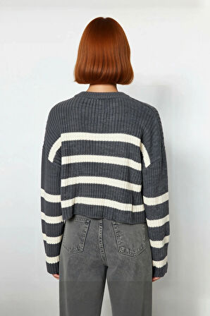 Kadın Basic Siluet Gri Çizgili Akrilik Materyal Crop Triko Kazak Uzun Kollu Günlük Şık Kaliteli