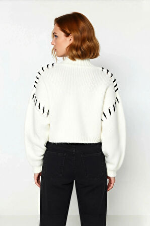 Kadın Crop Boy Oversize Dik Yaka İplik Detaylı Triko Kazak Soğuk Havaların Gözdesi Olarak Öne Çıkar