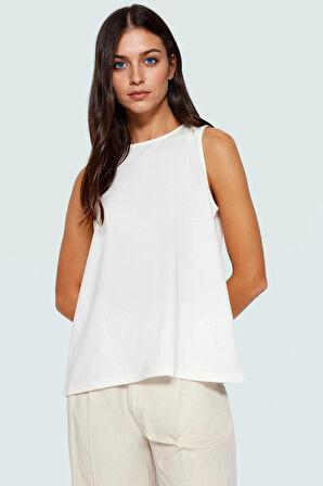 Şık ve Rahat Kolsuz Bluz Polyester Krep Örme Regular Kalıp Premium Kalite Profesyonel Görünüm