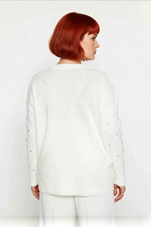 Kadın Uzun Kollu V Yaka Akrilik Triko Kazak Taş İşlemeli Zarif ve Sıcak Kış Kombinleri. Kaliteli