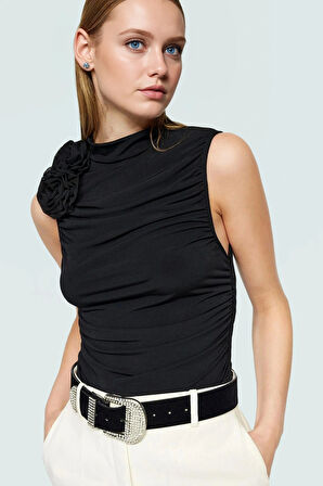 Şık Gece Bluzu Gül Detaylı Crop Örme Bluz Dik Yaka Regular Fit Profesyonel Görünüm