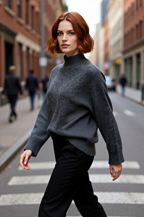 Kadın Oversize Dik Yaka Kışlık Triko Kazak Düz Düşük Kol Modern ve Şık Günlük Kombinler İçin