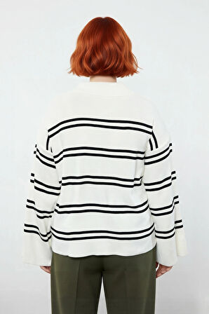 Kadın Triko Çizgili Polo Yaka Kazak Relaxed Kesimiyle Konforlu Ve Şık Bir Kış Kombini Yaratır