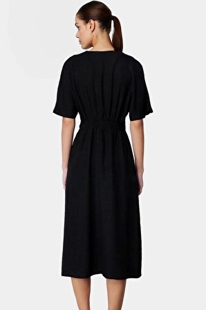 Nefes Alan Polyester Midi Elbise A Kesim V Yaka Kuşak Detayı Özenle Seçilmiş Rahat Kullanım