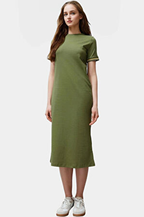 Yazlık Midi Elbise Örme Kumaş Bisiklet Yaka Relaxed Kalıp Yırtmaç Detayı Uzun Ömürlü