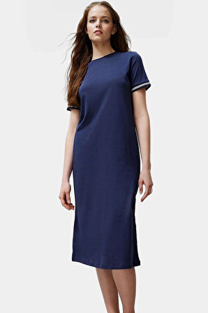 Yazlık Midi Elbise Örme Kumaş Bisiklet Yaka Relaxed Kalıp Yırtmaç Detayı Uzun Ömürlü