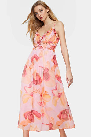 Astarlı Şifon Maxi Elbise Feminen V Yaka Çiçekli Desen Rahat Kalıp Konforlu Kesim Trend Tasarım