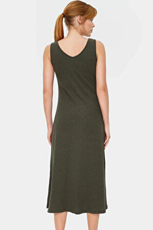 Şık ve Rahat Örme Midi Elbise Günlük Kullanım İçin Mükemmel Seçim