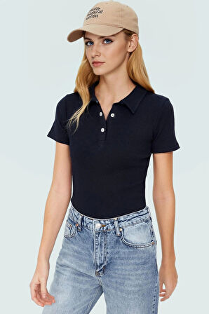 Fitted Vücut Oturan Fermuarlı Polo Yaka Kısa Kollu Bluz %70 Polyester Rahat Ve Şık