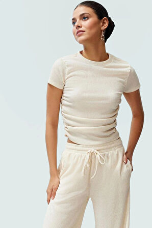 Büzgü Detaylı Rahat Bluz Dik Yaka Kısa Kol Örme Kumaş Trend Tasarım Premium Kalite