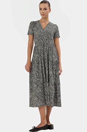 Rahat ve Şık Kadın Elbisesi Çiçekli Desen Skater Kalıp 120cm Boy Mükemmel Uyum