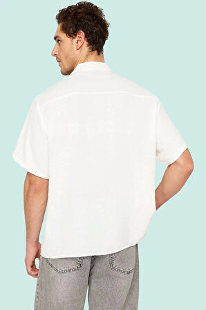 Erkek Yazlık Kısa Kollu Gömlek; Apaş Yaka; Oversize; Beyaz; Günlük Stil Yaz Aylarının Vazgeçilmezi