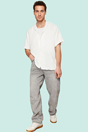 Erkek Yazlık Kısa Kollu Gömlek; Apaş Yaka; Oversize; Beyaz; Günlük Stil Yaz Aylarının Vazgeçilmezi