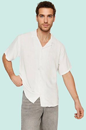 Erkek Yazlık Kısa Kollu Gömlek; Apaş Yaka; Oversize; Beyaz; Günlük Stil Yaz Aylarının Vazgeçilmezi