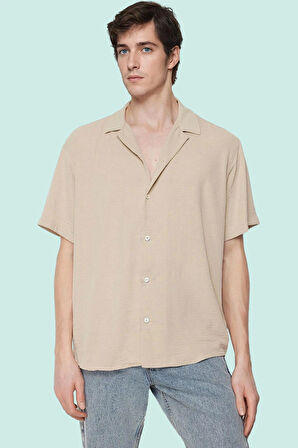 Erkek Yazlık Kısa Kollu Gömlek; Apaş Yaka; Oversize; Beyaz; Günlük Stil Yaz Aylarının Vazgeçilmezi