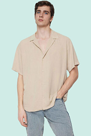 Erkek Yazlık Kısa Kollu Gömlek; Apaş Yaka; Oversize; Beyaz; Günlük Stil Yaz Aylarının Vazgeçilmezi