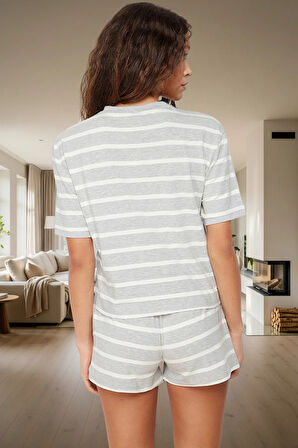 Çizgili Örme Pijama Takımı Evde Konfor ve Şıklık Uzun Ömürlü Şık Görünüm Dayanıklı Malzeme