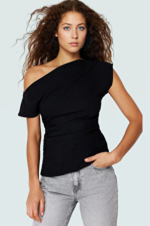 Yazlık Bluz Şık Kayık Yaka Tek Kol Krep Dokuma Görünüm Modern Stil