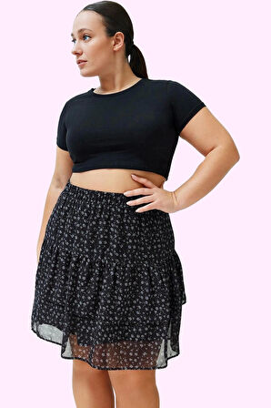 Kadın Mini Etek Çok Desenli Fırfırlı Dokuma Kumaş Yaz Aylarının Şıklığı Stilin Buluştuğu Yer