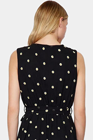 Yazlık Mini Elbise Dokuma Şifon Kumaş V Yaka Nakışlı Astarlı Profesyonel Görünüm Yüksek Kalite