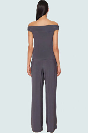 Esnek Örme Kumaş Bluz Pantolon Takım Carmen Yaka ve Geniş Paça ile Mükemmel Konfor