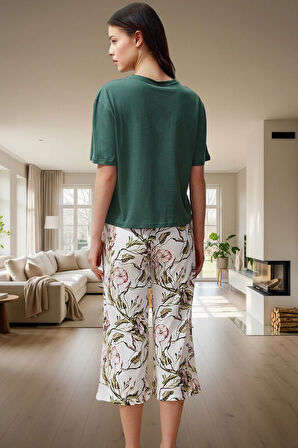 Çiçekli Örme Pijama Takımı Rahat Kesim ve Yüksek Kalite Özenle Seçilmiş Günlük Kullanım İçin